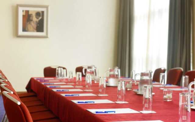 The Manor West Hotel & Leisure Club