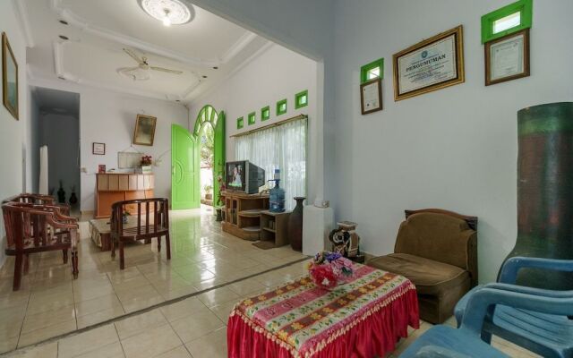 RedDoorz near Jalan Mayjen Sutoyo Bengkulu