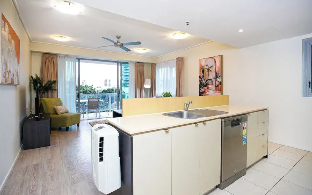 Apartment in the City with Pool and BBQ