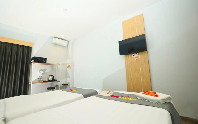 Front One Hotel Pasir Koja Bandung