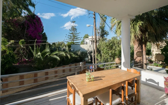Steps to the beach family Home in Agioi Apostoloi