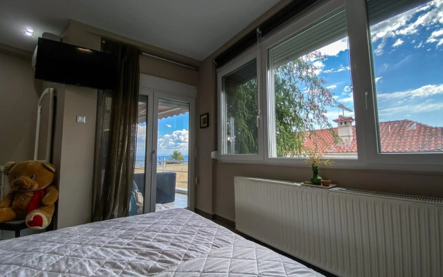 Beachfront apartment in the suburbs of Volos
