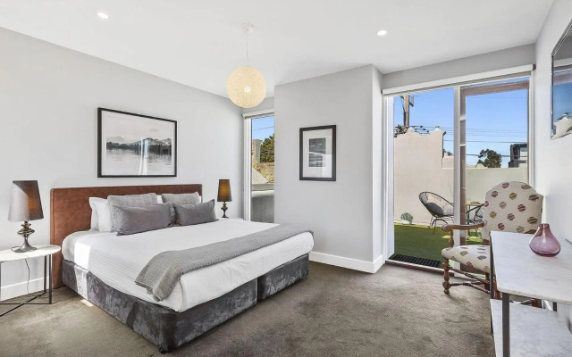 BOUTIQUE STAYS - Victorian Vogue, Richmond House – Guest Rooms – Melbourne