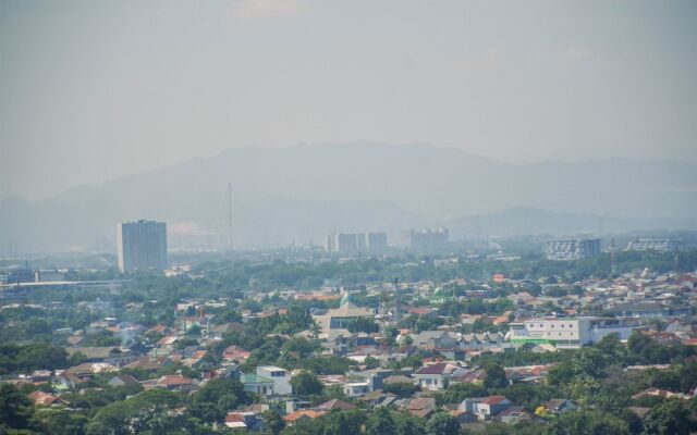 Cozy Studio with Single Bed at Evenciio Margonda Apartment