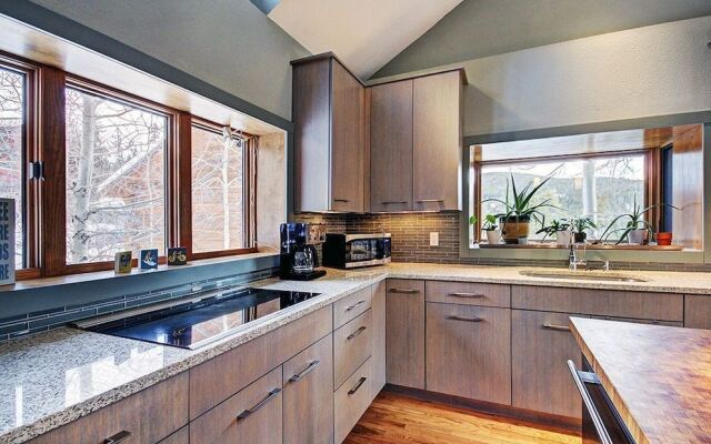 10 Southface 5 Bedroom Home by RedAwning