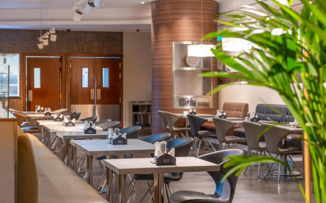 Premier Inn Abu Dhabi Airport (Business Park)
