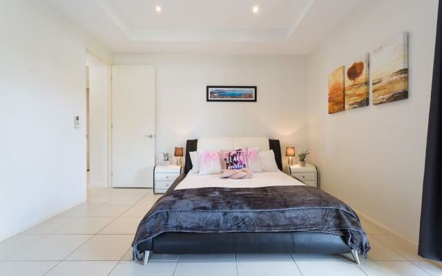 Cairns Beaches Home With Water View