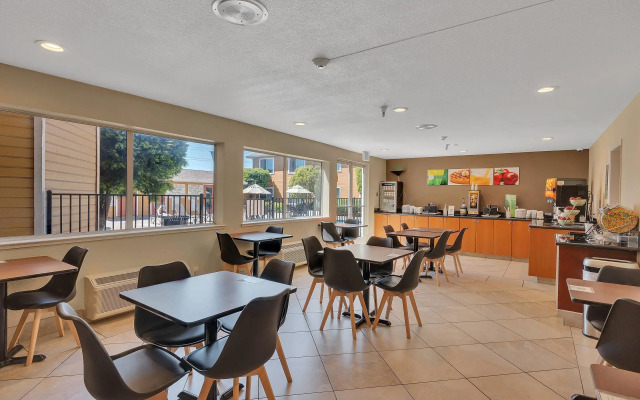 Quality Inn near Six Flags Discovery Kingdom - Napa Valley