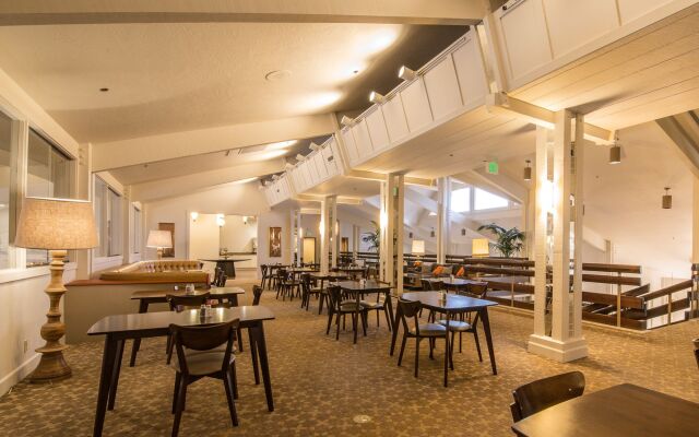 Ashland Hills Hotel & Suites