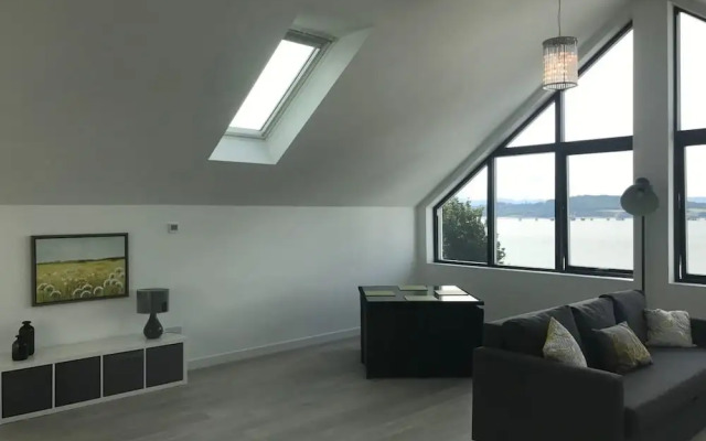 The Wee Glasshouse - Stunning Views of Dalgety Bay