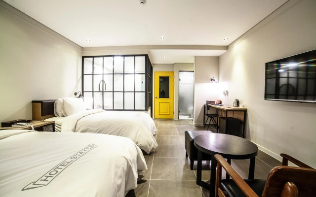 Hotel Stay 53