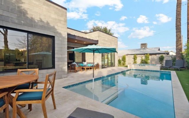 Desert Blue Rose With Pool