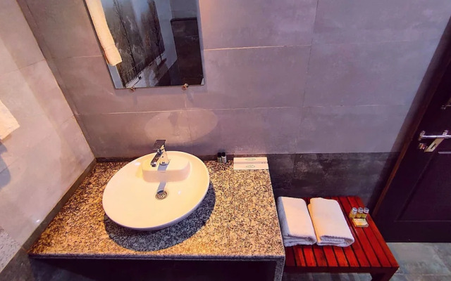 Takhat Villa by ShriGo Hotels