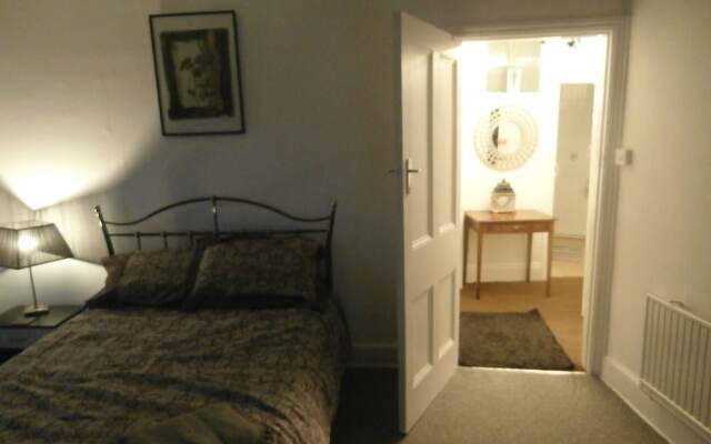 Charming Seafront 2-bed Apartment in Llandudno