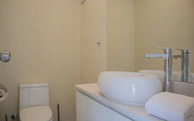 w Modern 3BR w Balcony Near Kennedy Park