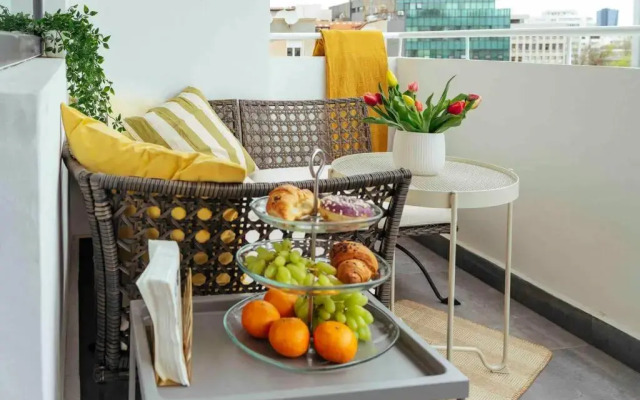 Sunny 2BR Flat-Top Location-Amazing Views