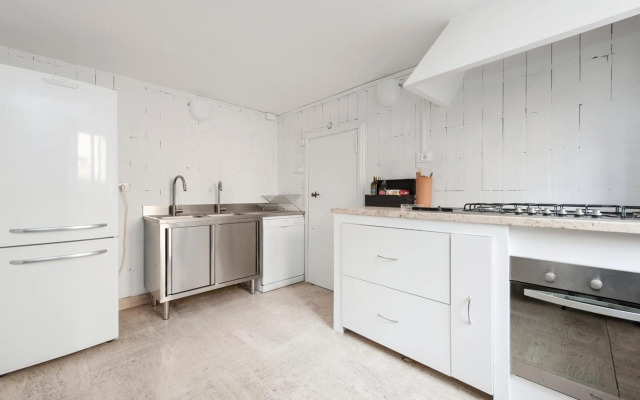 Ancient Palace In Downtown Rome