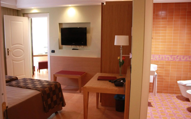 Artemis Hotel