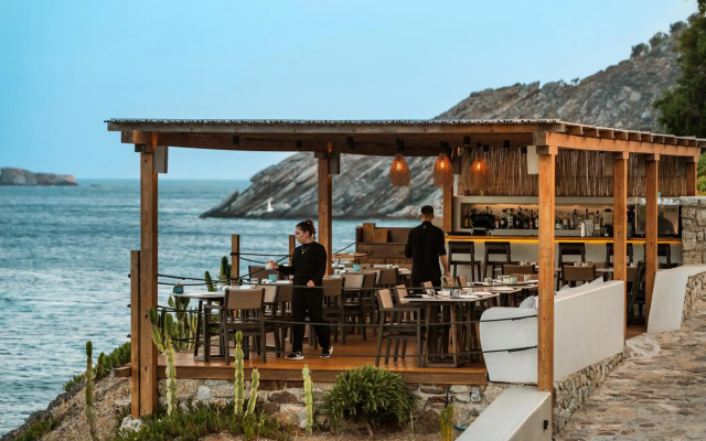 Casa Del Mar Mykonos Seaside Resort