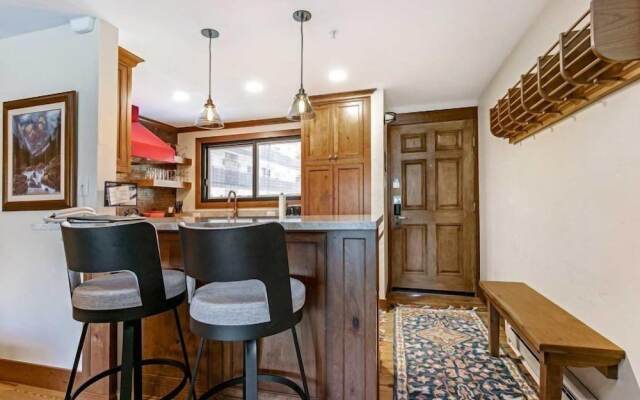 2 Bedroom Antlers Vacation Rental With Incredible Slopeside Views and Just a Short Walk to Gondola and Lionshead Village