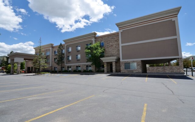 Wood River Inn & Suites
