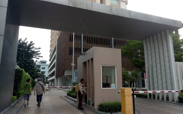 Diamond Sukhumvit by FIB