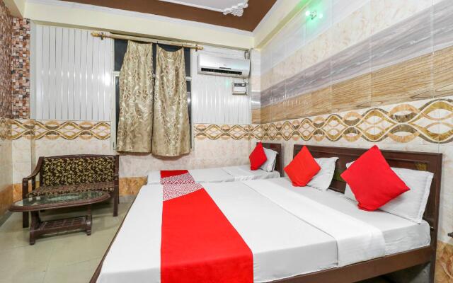 OYO 48507 Hotel Gayatri Delux