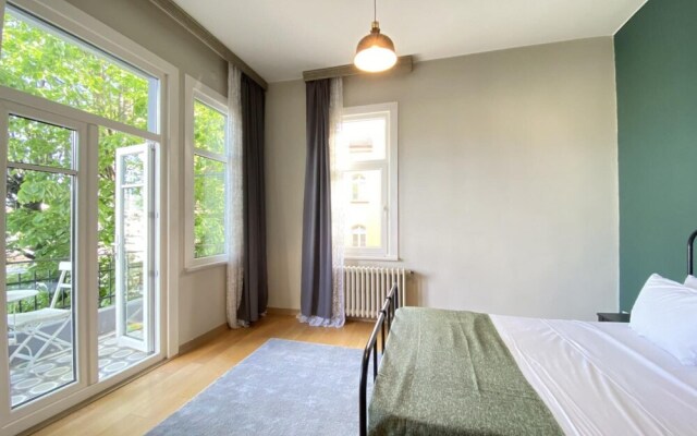 Flat With Balcony and Bosphorus View in Beyoglu