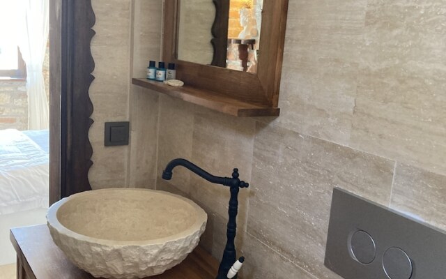 Ionia Liberty Stone Hotel