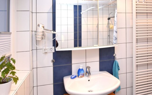 Bright Apartment With Private Balcony And Use Of Garden In The Weser Uplands