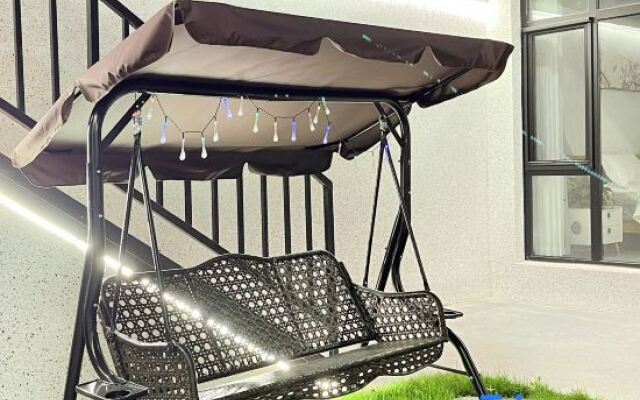 Beijing Purple Cherry Pinellia B&B