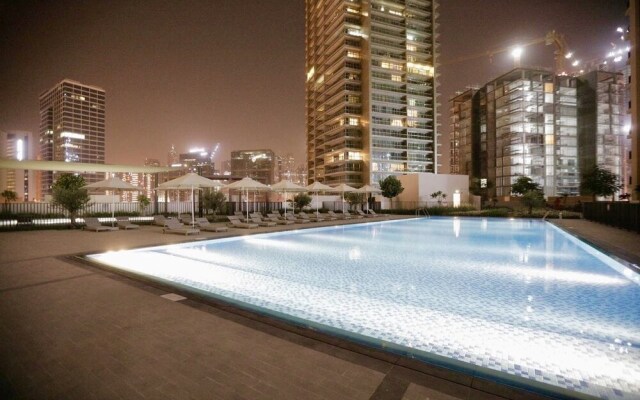 City Nights- 1B BLVD CRESCENT Tower 1