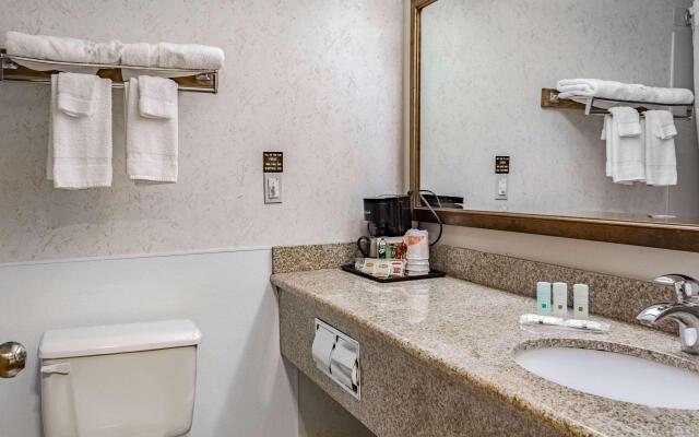 Quality Inn & Suites Vancouver North