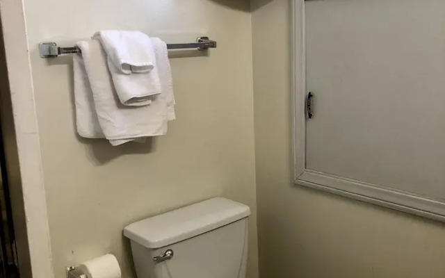 Lovely 1-Bedroom Home with Pool