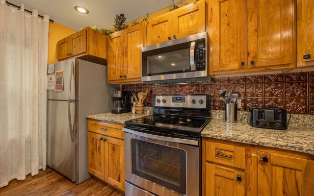 Hilltop Haven - Four Bedroom Chalet
