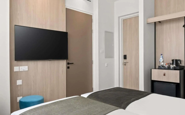 Mercure Larnaca Finikoudes Beach