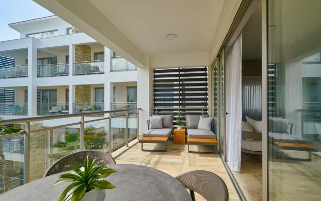Beach Condo w Sea View B-302 Costa Atlantica