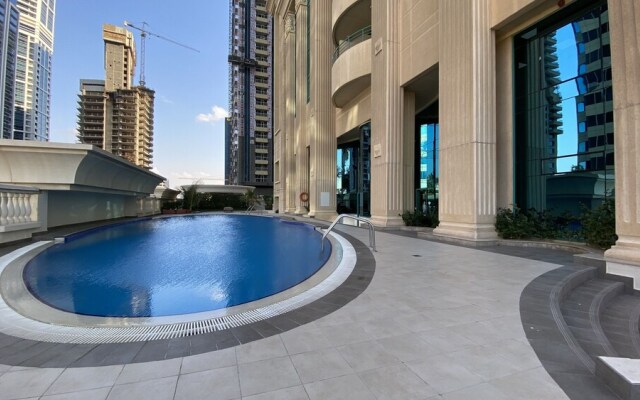 Marco Polo - Bright Apt with sea and Partial Dubai Harbour View