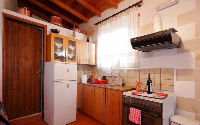 Fenareti Village House