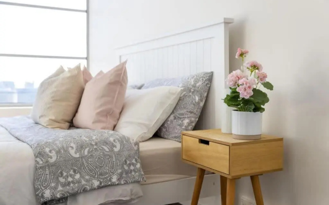 A Spacious 2BR Apt with an Amazing View Over Darling Harbour – Guest Rooms – Sydney