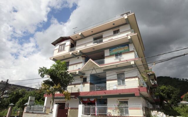 OYO 618 Hotel Middle Point