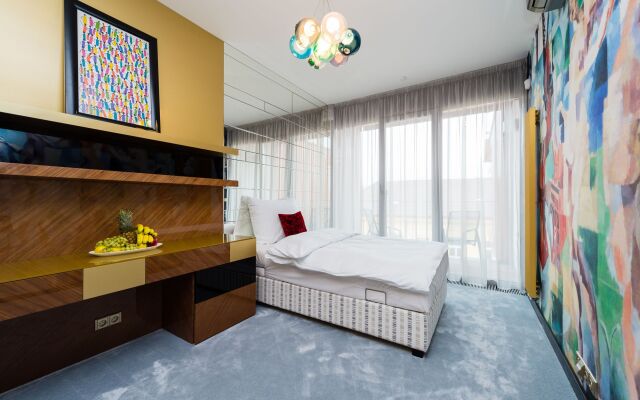 Aquarius Residence by TKC