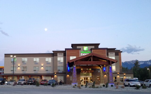 Holiday Inn Express Golden-Kicking Horse, an IHG Hotel