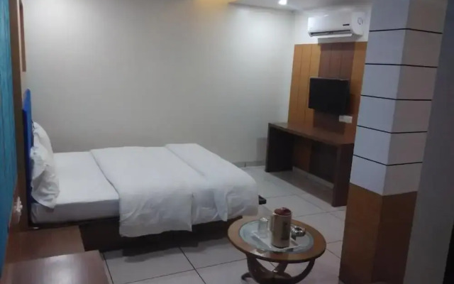 Hotel Apex Inn