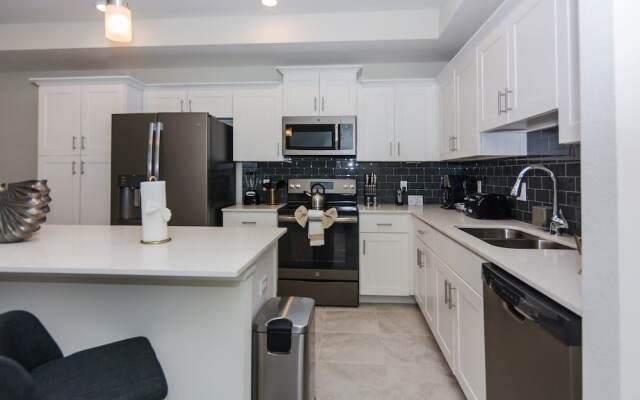 Fabulous Apartment with balcony at Storey Lake 272977