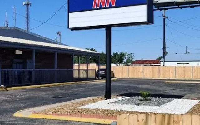 AmeriStay Inn &Suites