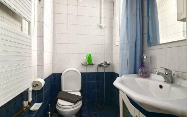 Spacious Central Apartment w h Free Parking Spaces