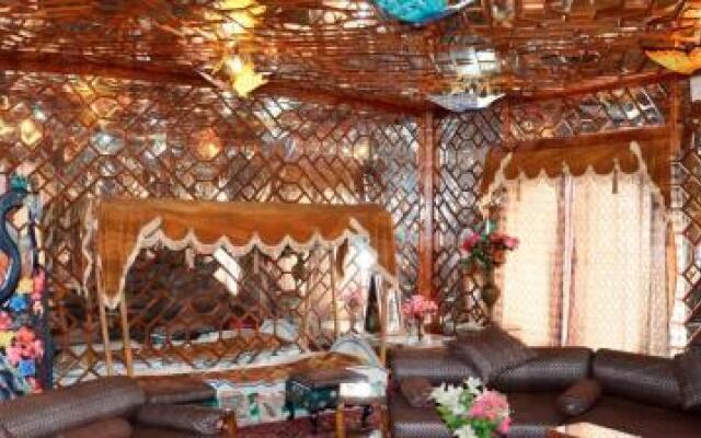 Houseboat 1002 Nights