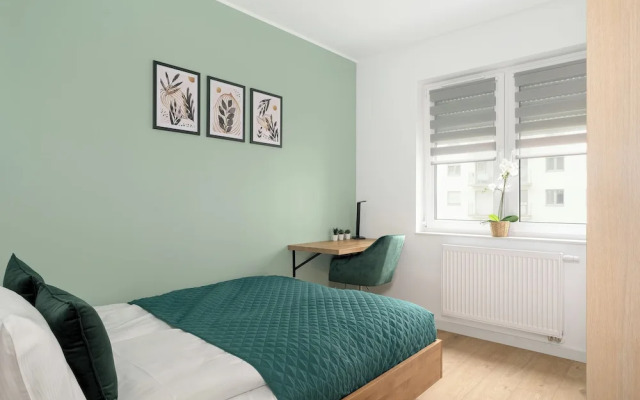 Apartment With Parking by Renters