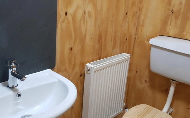 Luxurious underfloor heated Yurt with Hot tub